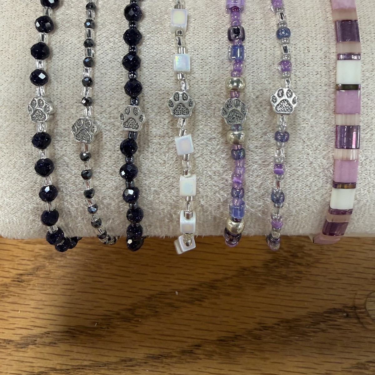 Pawprint with Beads — W007
